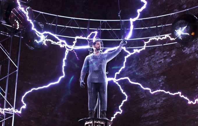 David Blaine with lightning bolts all around